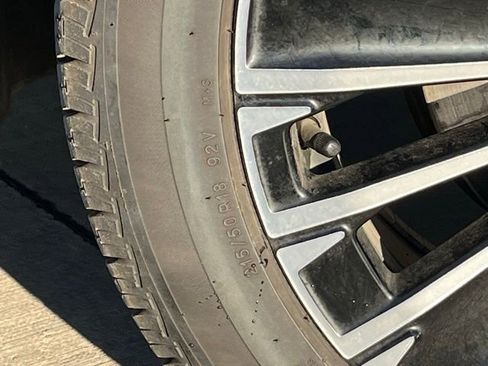 Used 2025 Volkswagen Taos SE image 7