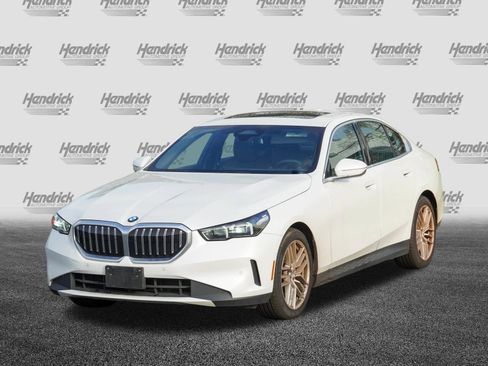 Certified 2024 BMW 530i xDrive w/ Convenience Package AWD/4WD image 5