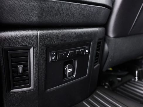 Used 2016 RAM 1500 Laramie w/ Convenience Group AWD/4WD image 18
