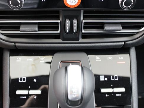 New 2026 Porsche Macan image 26