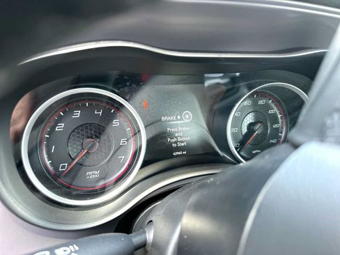 Used 2023 Dodge Charger SXT RWD image 5