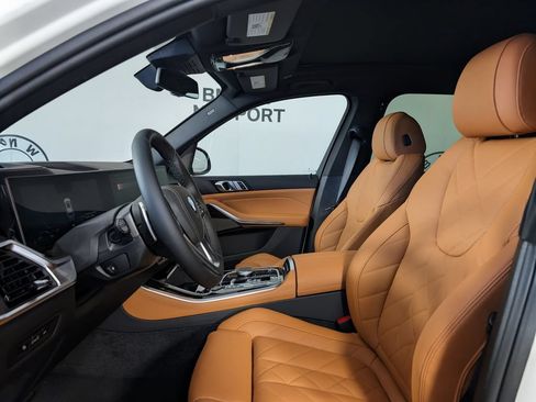 New 2026 BMW X5 xDrive50e w/ Premium Package AWD/4WD image 2