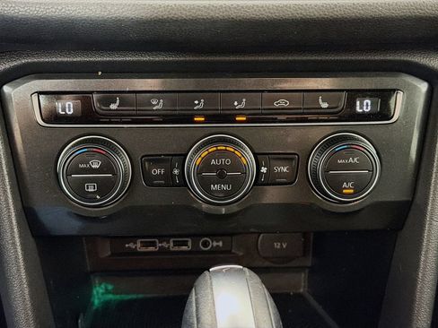 Used 2019 Volkswagen Tiguan SE AWD/4WD image 17