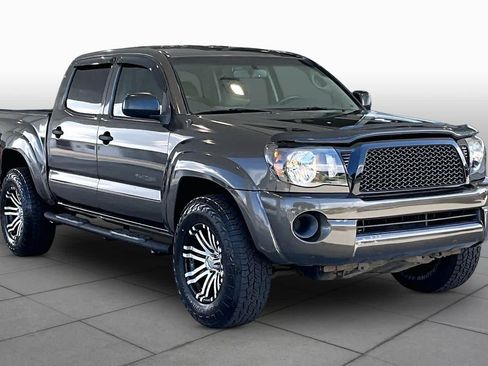 Used 2011 Toyota Tacoma PreRunner w/ SR5 Pkg #2 RWD image 2