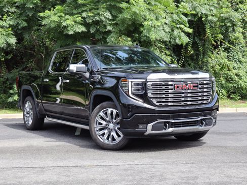 Used 2023 GMC Sierra 1500 Denali w/ Denali Reserve Package AWD/4WD image 2