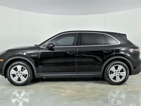 Used 2023 Porsche Cayenne AWD/4WD image 7