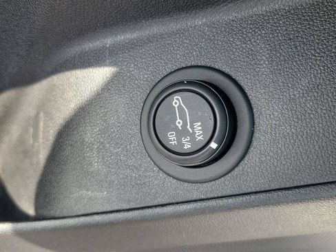 Used 2018 Chevrolet Equinox LT FWD image 12