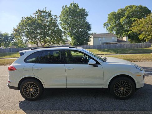 Used 2017 Porsche Cayenne Platinum Edition w/ Premium Package (PJV) AWD/4WD image 7