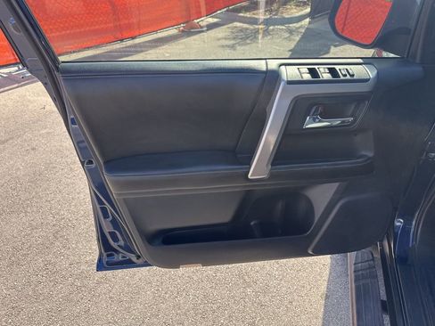 Used 2015 Toyota 4Runner SR5 image 25