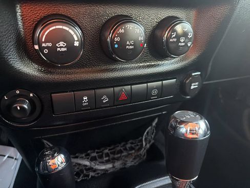 Used 2012 Jeep Wrangler Sahara w/ Dual Top Group image 29