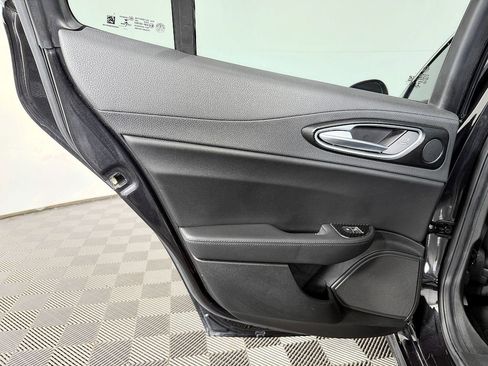 Used 2017 Alfa Romeo Giulia RWD image 32