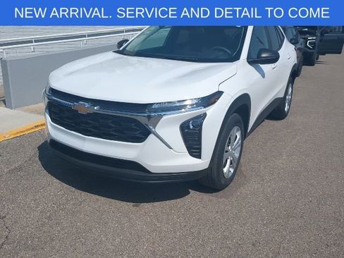 Certified 2024 Chevrolet Trax LS w/ Driver Confidence Package FWD image 11