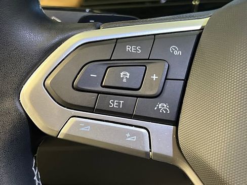 Certified 2024 Volkswagen Atlas SE w/ Black Wheel Package FWD image 22