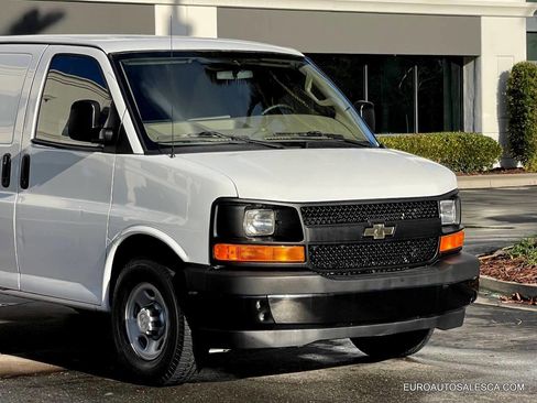 Used 2017 Chevrolet Express 2500 image 11