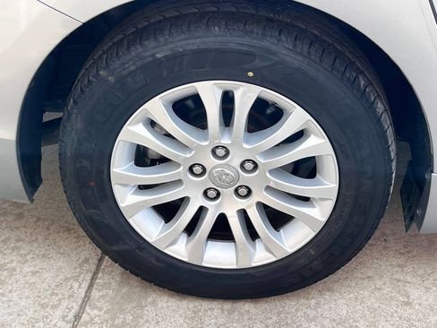 Used 2017 Toyota Sienna XLE Premium image 10