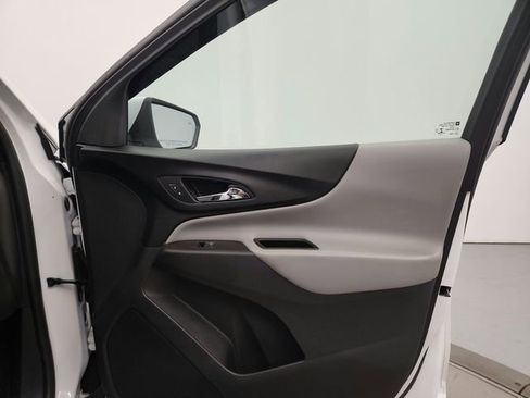 Used 2021 Chevrolet Equinox LT image 32
