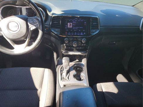 Certified 2019 Jeep Grand Cherokee Laredo w/ 18" Wheel & 8.4" Radio Group image 9