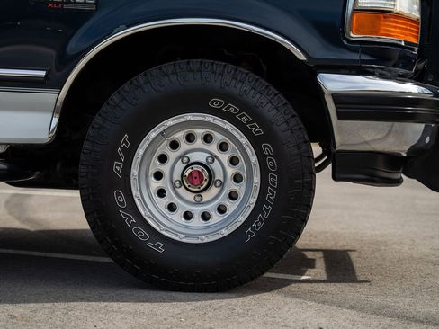 Used 1993 Ford Bronco XLT AWD/4WD image 38