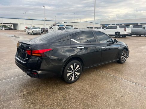 Used 2021 Nissan Altima 2.5 SV w/ SV Premium Package AWD/4WD image 4