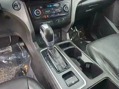 Used 2019 Ford Escape SEL image 16