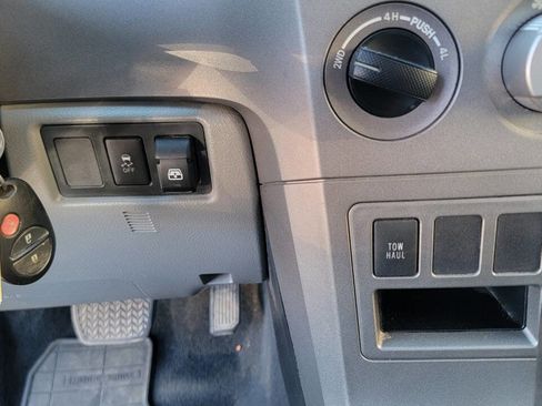 Used 2012 Toyota Tundra 4x4 CrewMax image 16