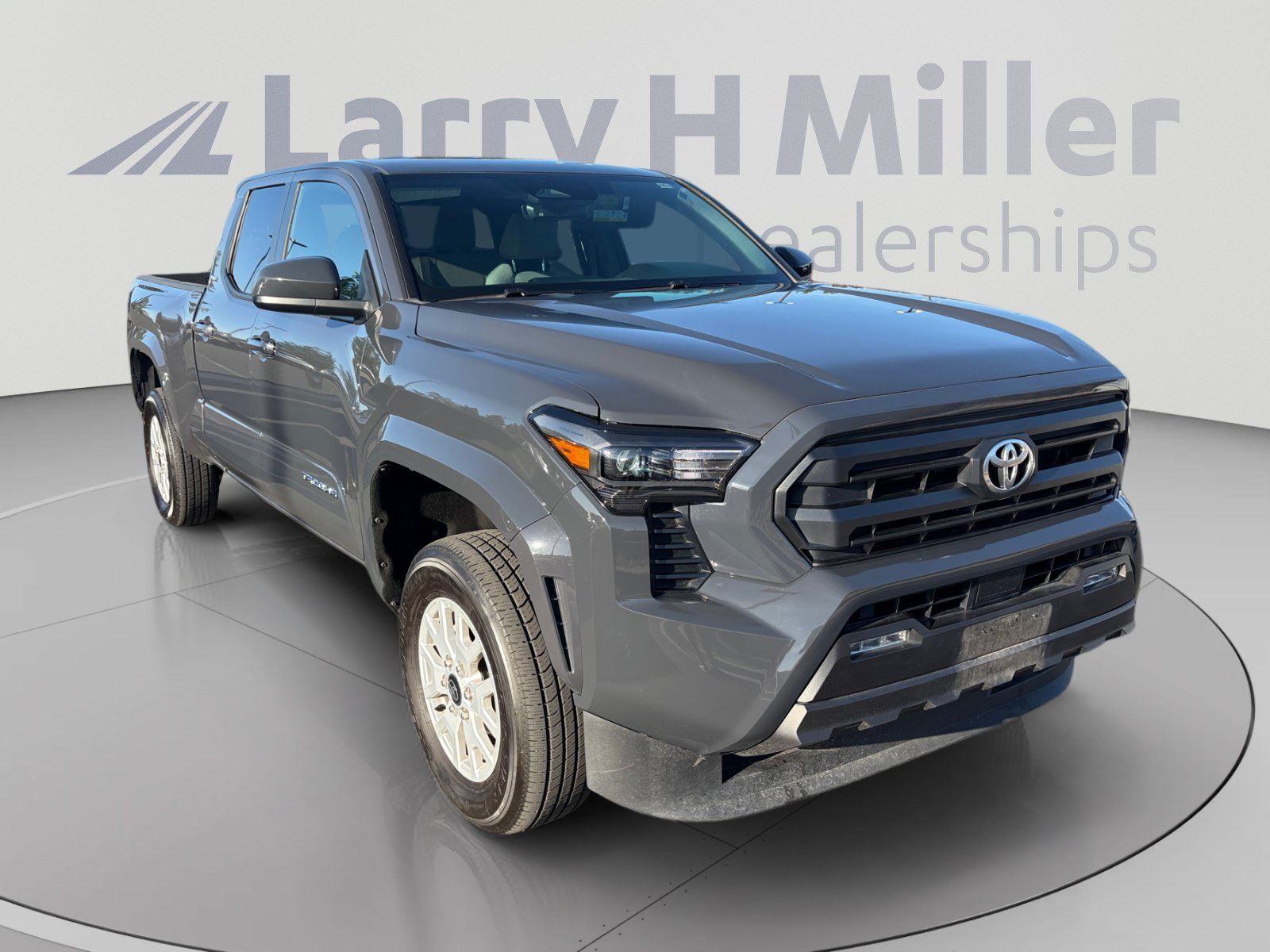 Used 2025 Toyota Tacoma SR5 AWD/4WD image 7
