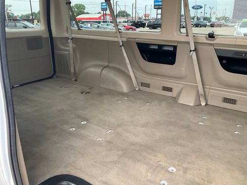 Used 2009 Ford E-350 and Econoline 350 XL RWD image 27