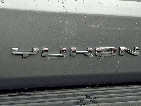 Used 2023 GMC Yukon XL SLT w/ SLT Luxury Package AWD/4WD image 32
