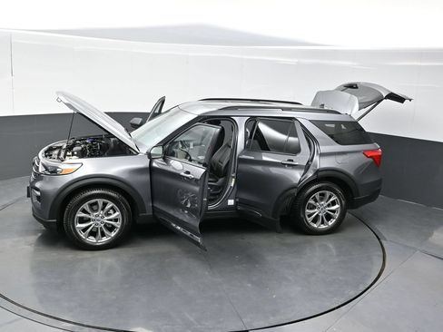 Used 2022 Ford Explorer XLT w/ Equipment Group 202A AWD/4WD image 38