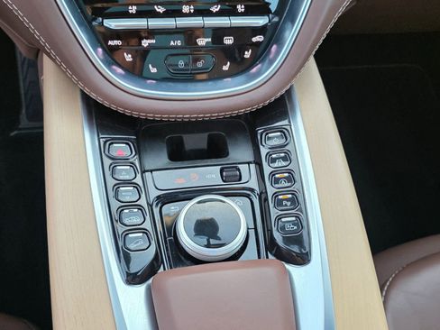 Used 2022 Aston Martin DBX image 18