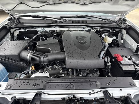 Used 2023 Toyota Tacoma SR5 w/ Technology Package image 35