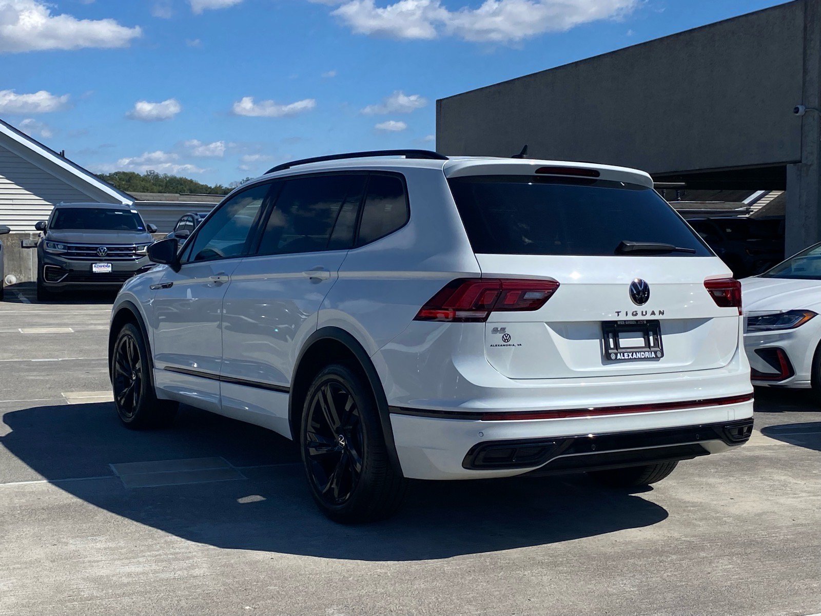 Certified 2023 Volkswagen Tiguan SE R-Line FWD image 5