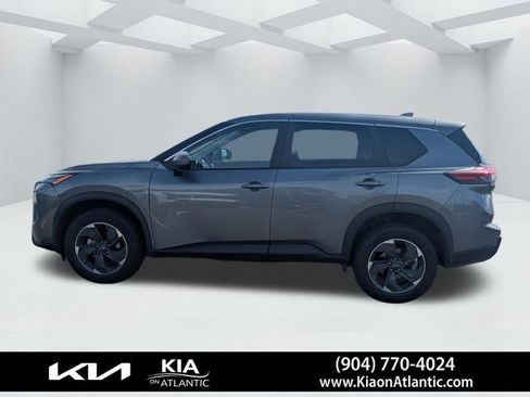 Used 2024 Nissan Rogue SV image 6