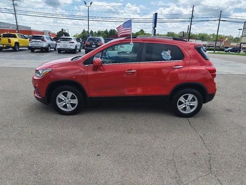 Used 2020 Chevrolet Trax LT w/ LT Convenience Package AWD/4WD image 31