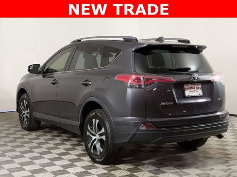 Used 2018 Toyota RAV4 LE image 5