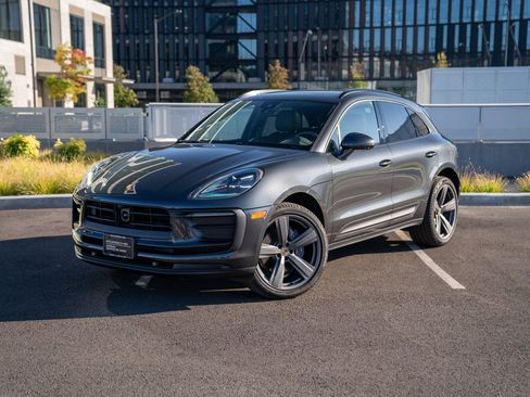 Certified 2026 Porsche Macan AWD/4WD image 1