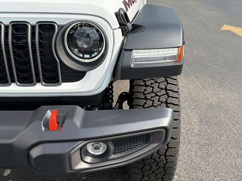 Used 2025 Jeep Gladiator Mojave w/ Safety Group AWD/4WD image 11