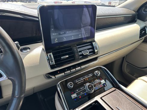 Used 2018 Lincoln Navigator Reserve w/ Technology Package AWD/4WD image 18