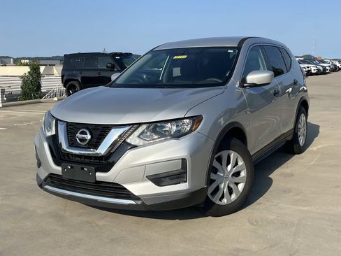 Used 2017 Nissan Rogue S FWD image 1