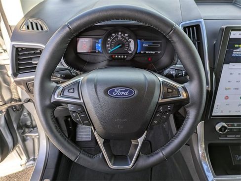 Used 2024 Ford Edge Titanium image 9