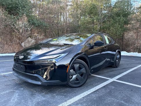 Used 2025 Toyota Prius LE image 1