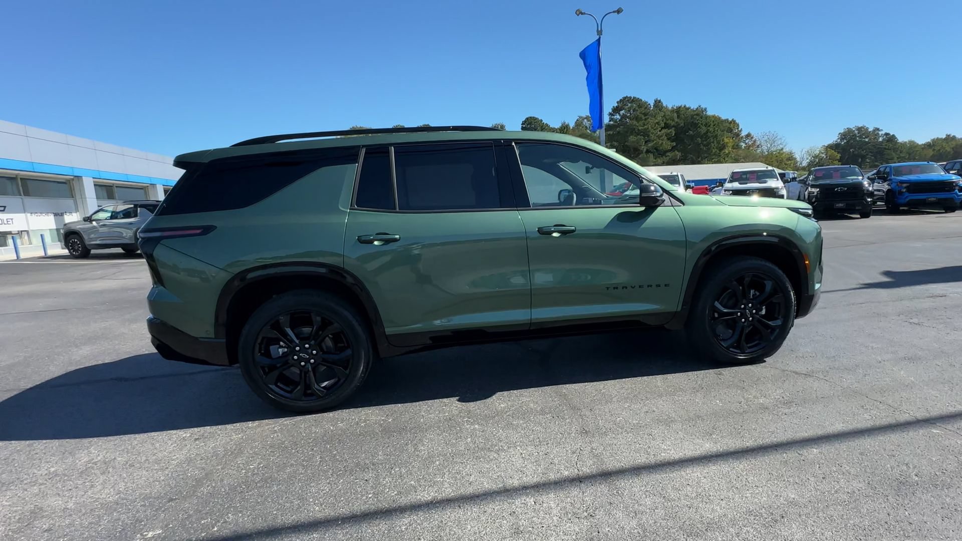 New 2027 Chevrolet Traverse RS w/ LPO, Floor Liner Package AWD/4WD image 9