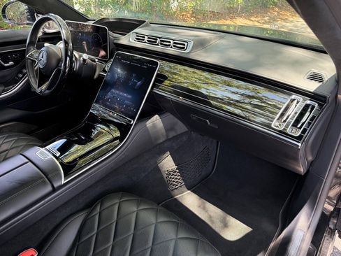 Used 2022 Mercedes-Benz S 580 4MATIC Sedan w/ Rear Seat Package image 18