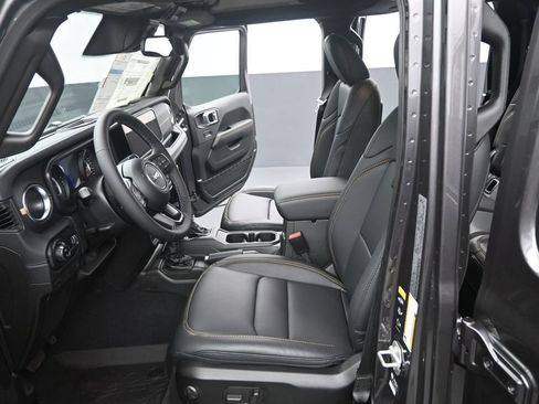 New 2026 Jeep Gladiator Sport image 18