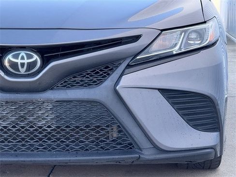 Used 2020 Toyota Camry SE image 8