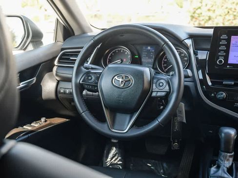 Used 2024 Toyota Camry SE image 12