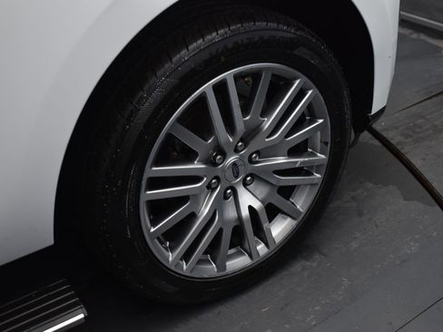 Certified 2024 Ford Expedition Limited image 18