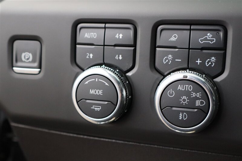 Used 2025 GMC Sierra 3500 AT4 w/ AT4 Premium Plus Package AWD/4WD image 23