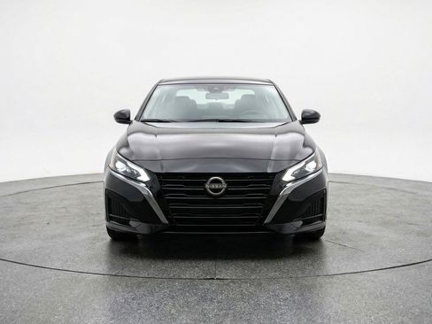 Used 2025 Nissan Altima 2.5 SV FWD image 2