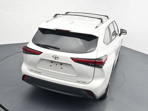 Used 2022 Toyota Highlander XLE AWD/4WD image 14
